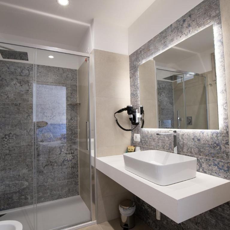 Hotel Caramare - Suite Superior con Vista Mare - 9