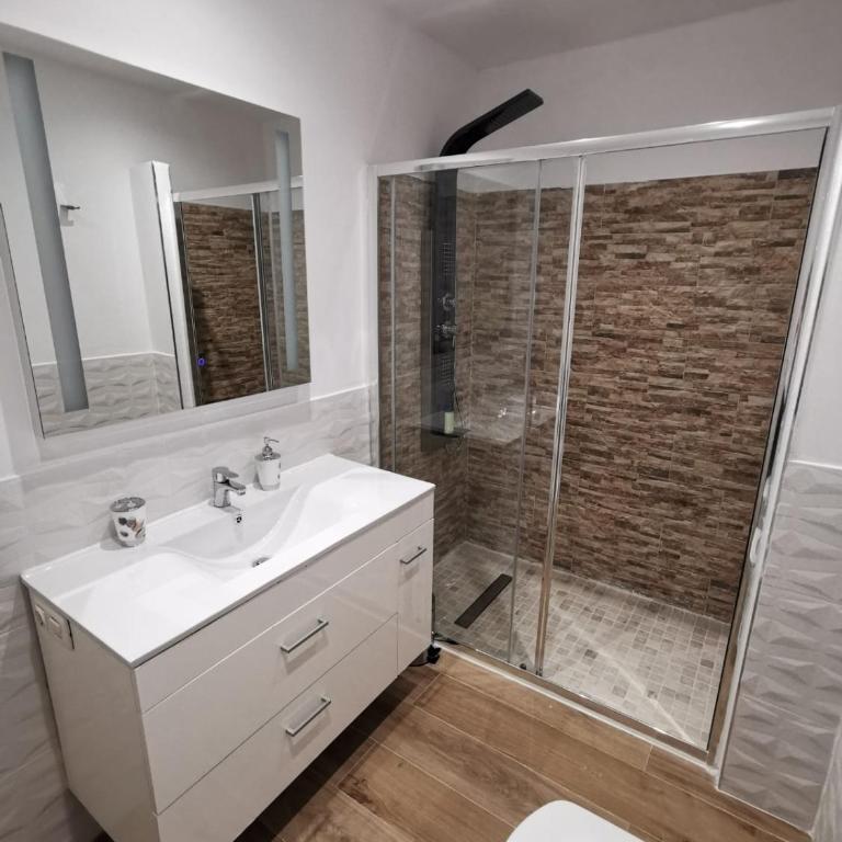 Villa Megila - Two-Bedroom House - 16