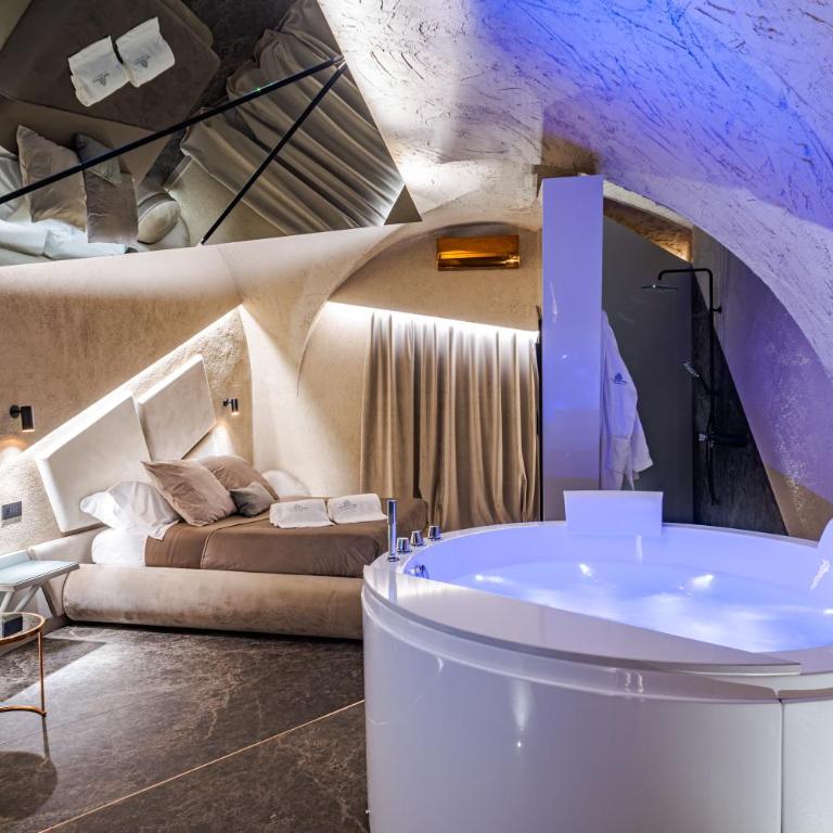 Le Suites Del Duomo Luxury - Queen Room with Spa Bath - 7