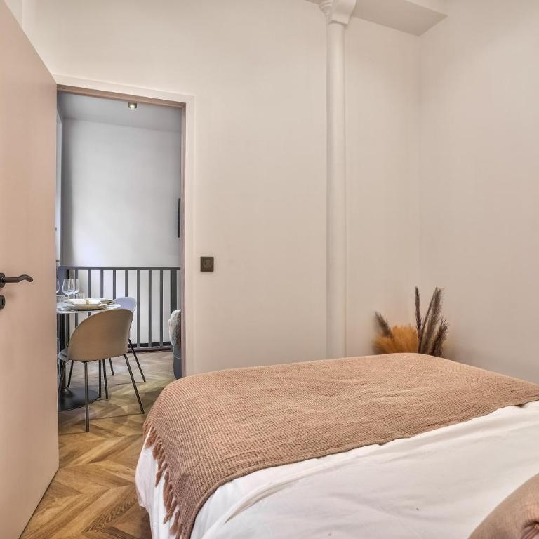 NEW Eiffel Tour ! Splendid Apartments in the Heart of Paris - Appartement 2 Chambres - 47