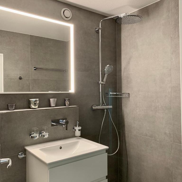 Holiday apartment Bolgen - close to everything! Bolgen, Jakobshorn, bus stop, train station, supermarket, ski school, ski rentals, restaurants and more! - Apartment mit 1 Schlafzimmer - 23