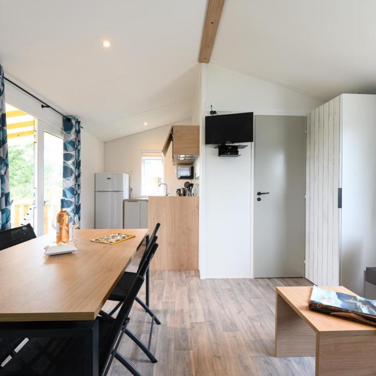 Camping Le Paradis - Cottage Prestige 2 Chambres - 4 Personnes - 1