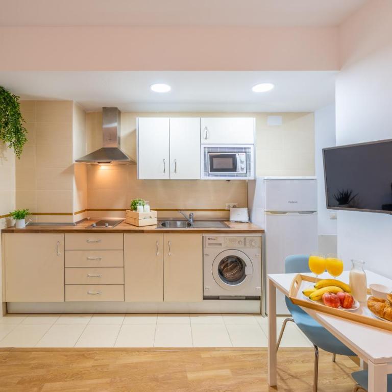Historic City Centre Mitjana Málaga - One-Bedroom Apartment - 9