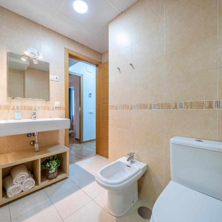 Historic City Centre Mitjana Málaga - Two-Bedroom Apartment - 13