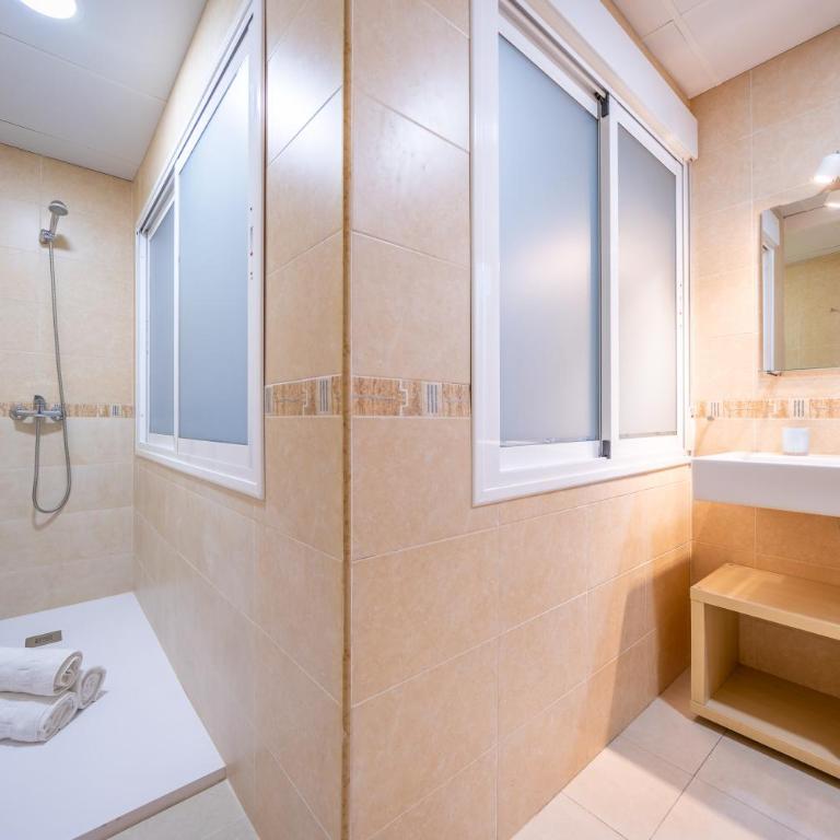 Historic City Centre Mitjana Málaga - Two-Bedroom Apartment - 8