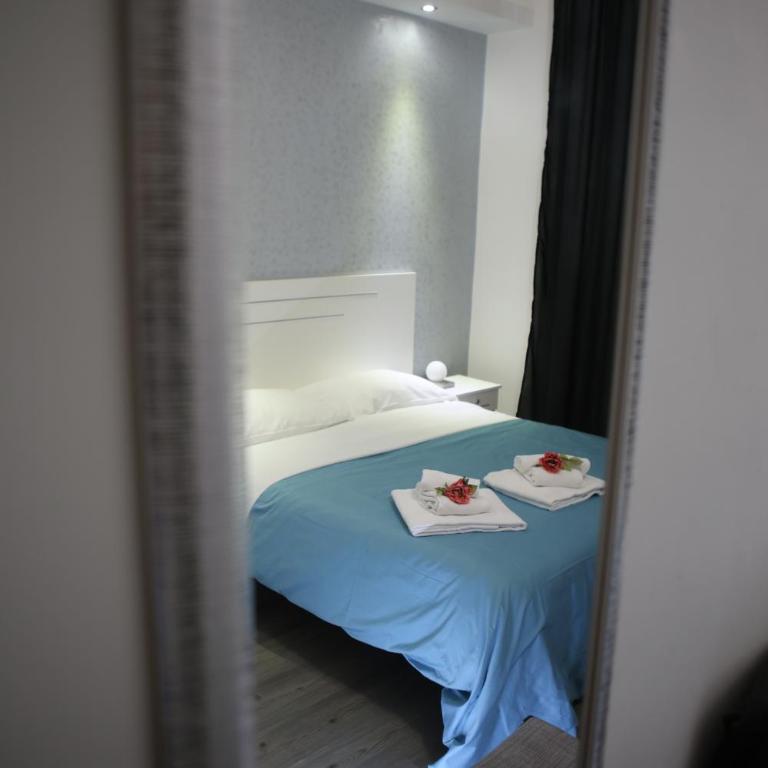 Arts & Rooms - Double Room with Private External Toilet - 3