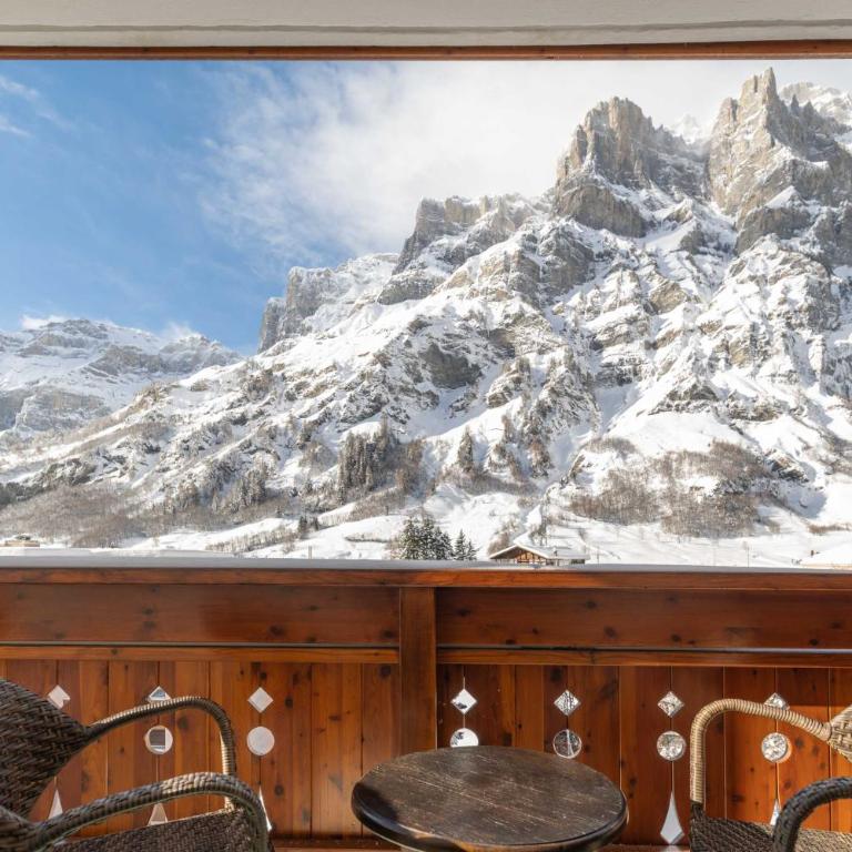 Grichting Hotel & Serviced Apartments - Doppelzimmer mit Balkon - 2