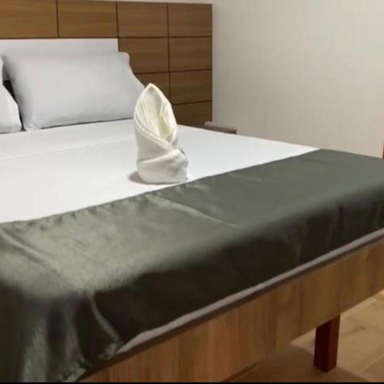 Hotel Suit Esmeralda - Habitación Doble con baño privado - 2