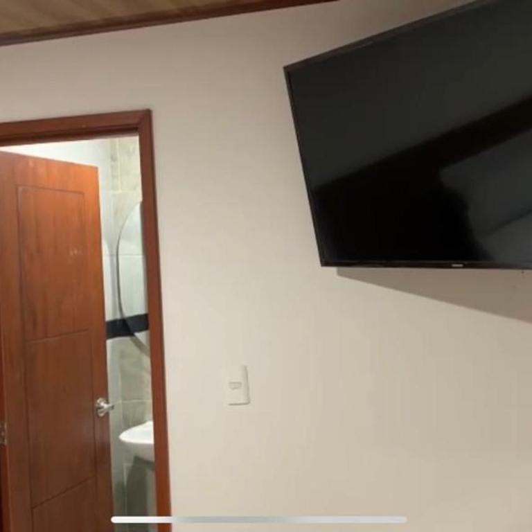 Hotel Suit Esmeralda - Habitación Doble con baño privado - 12