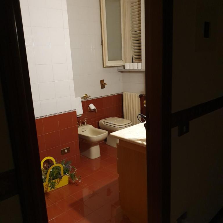 Alba central City - Camera Matrimoniale con Bagno in Comune - 45