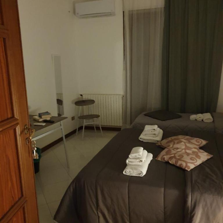 Alba central City - Camera Matrimoniale con Bagno in Comune - 53