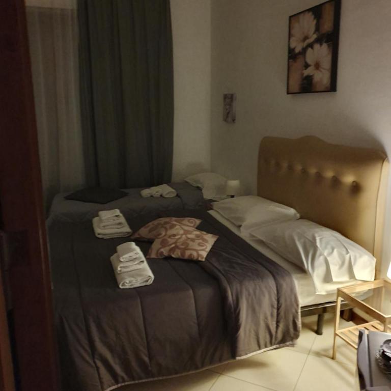 Alba central City - Camera Matrimoniale con Bagno in Comune - 52
