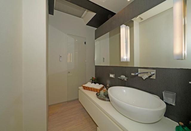 Casa Veronica - Appartamento Deluxe con 2 Camere da Letto, Jacuzzi e Vista Lago - 13