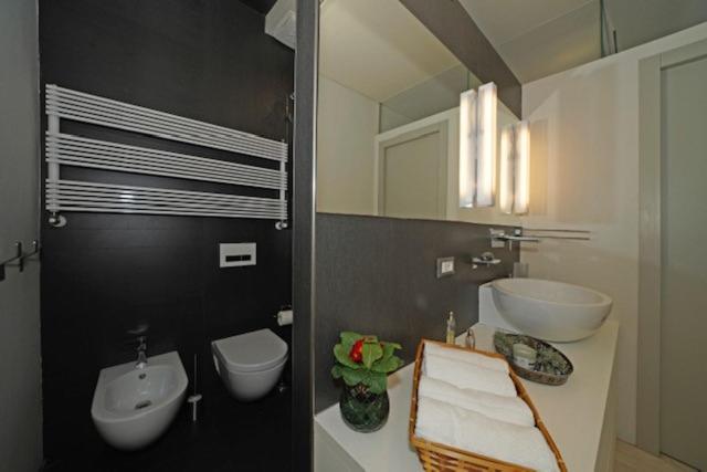 Casa Veronica - Appartamento Deluxe con 2 Camere da Letto, Jacuzzi e Vista Lago - 11