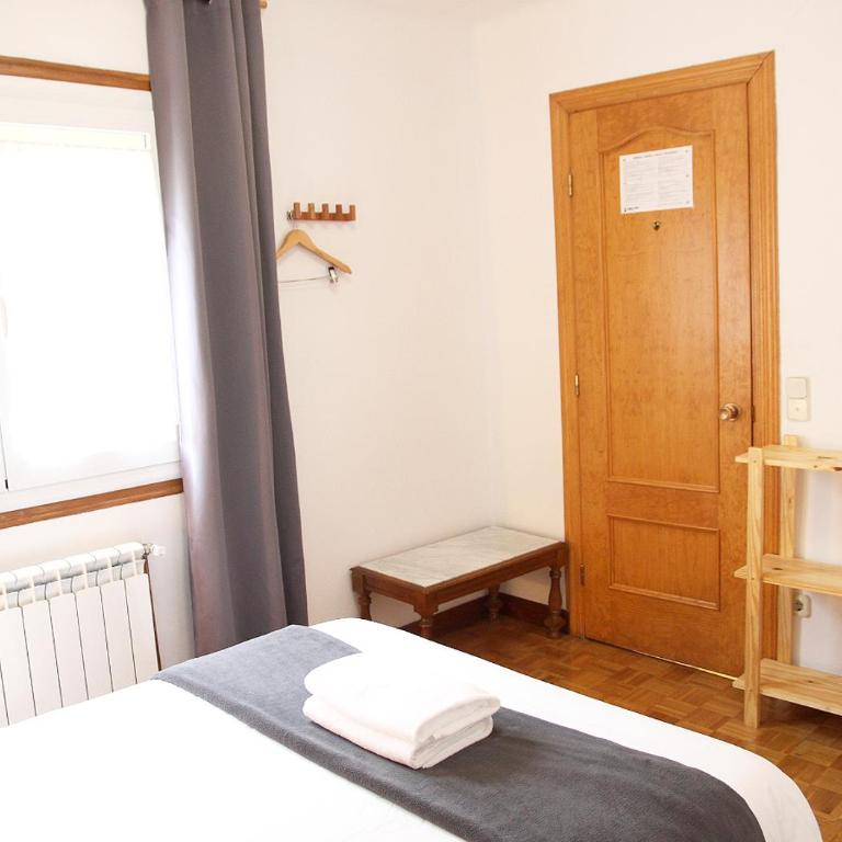 Hostal Fonda Prat - Camera Matrimoniale con Servizi Igienici in Comune - 5