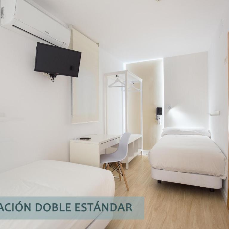 Atenas Granada - Double or Twin Room with Parking Place - 14