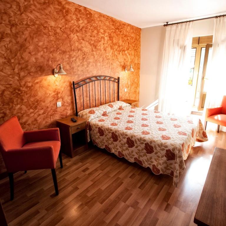 Hotel Covadonga - Habitación Doble con bañera de hidromasaje - 2