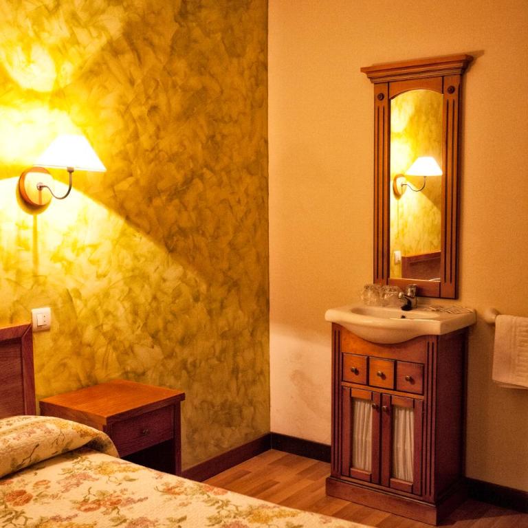 Hotel Covadonga - Habitación cuádruple - 8