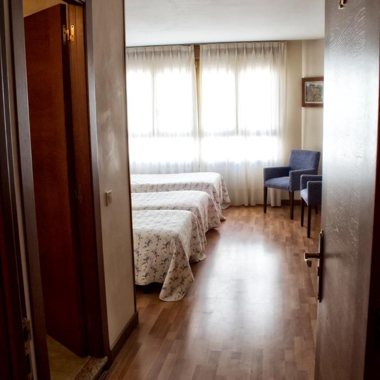 Hotel Covadonga - Habitación Triple - 10