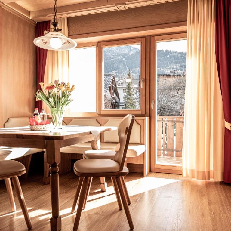Aparthotel Kastel Seiser Alm - Two-Bedroom Apartment with Balcony or Garden - 2