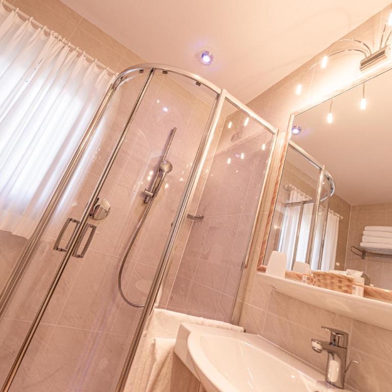 Aparthotel Kastel Seiser Alm - Two-Bedroom Apartment with Balcony or Garden - 5