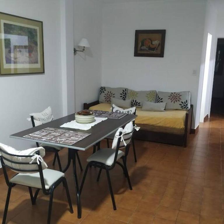 Amplio y Luminoso en zona Guemes - Apartamento de 1 dormitorio - 4