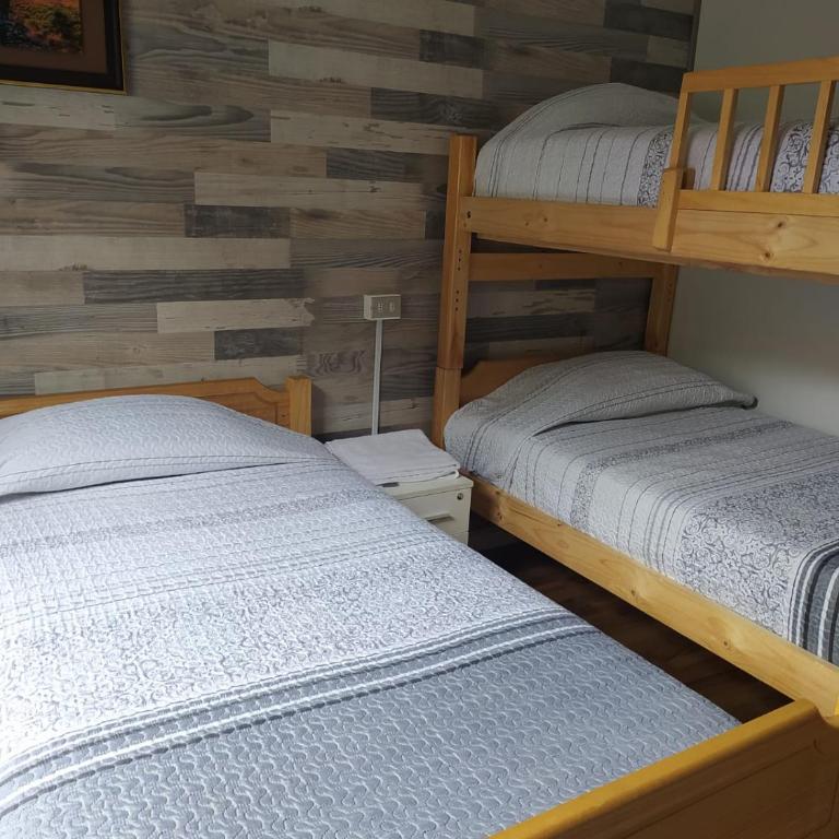 Hostal del Viajero - Habitación Triple - 1