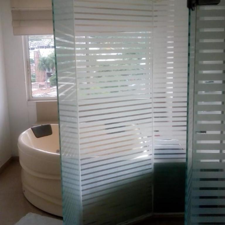 AW Hotel Chipichape Urban - Suite con bañera de hidromasaje - Cama extragrande - 2