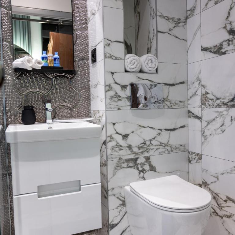 NATALI Luxury suites - Deluks Dvokrevetna Soba sa Bračnim Krevetom/Zasebnim Krevetima i Pogledom na Grad - 7