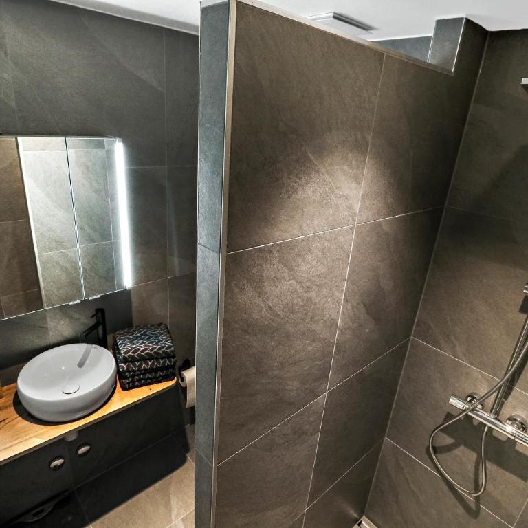 Studio rénové et élégant en plein centre - Appartement 1 Chambre - 27