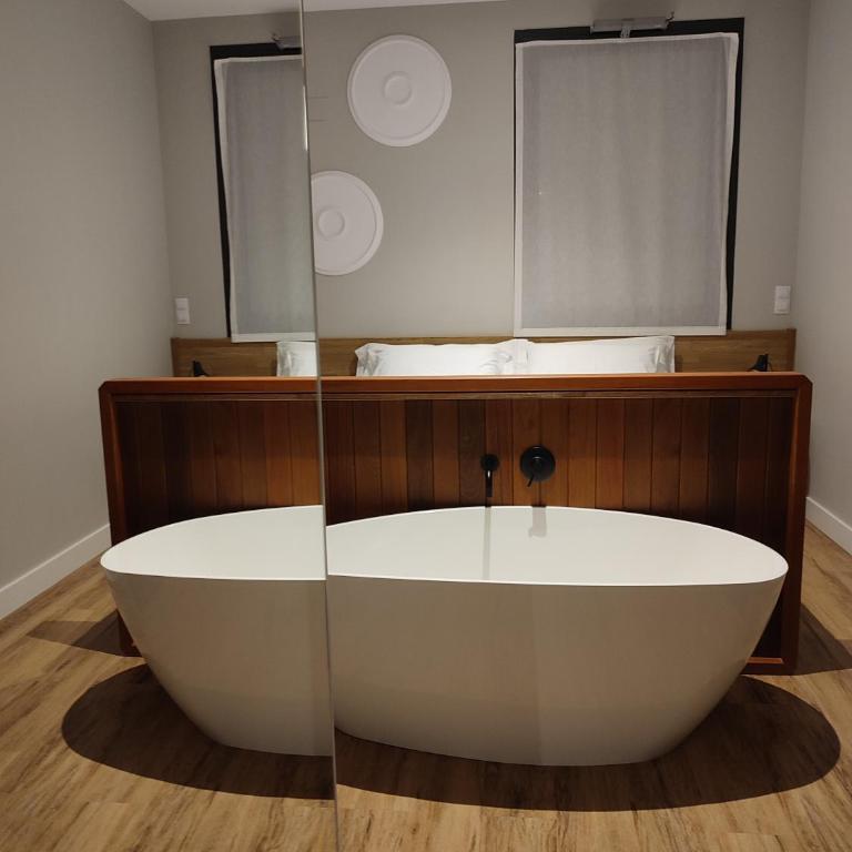 Habital Suites - Camera Matrimoniale Deluxe con Vasca - 2