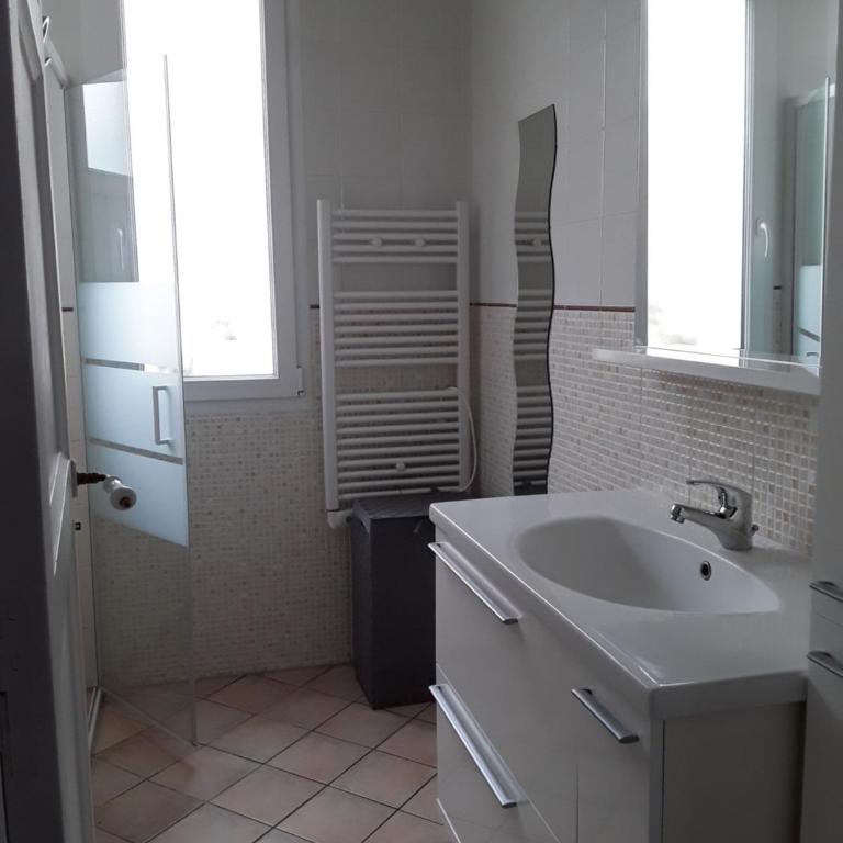 Chambre lit double proche du circuit - Chambre Double - 5