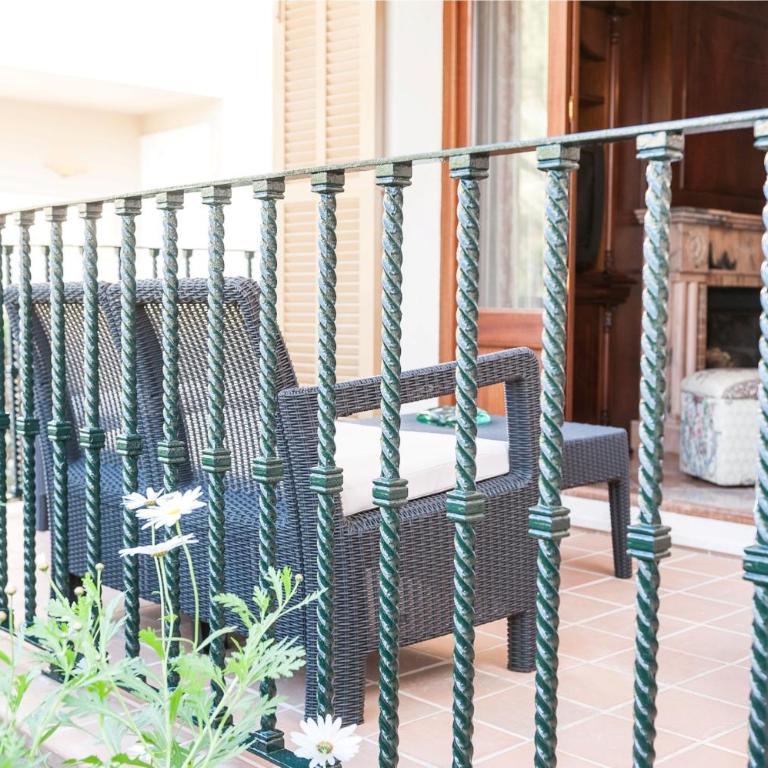 Can Barret - Three-Bedroom House - 18