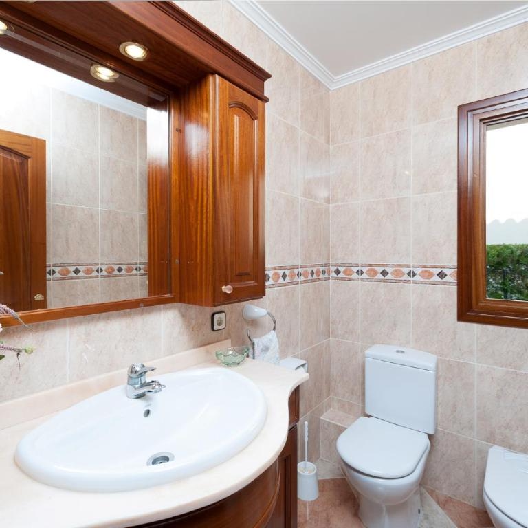 Can Barret - Three-Bedroom House - 9