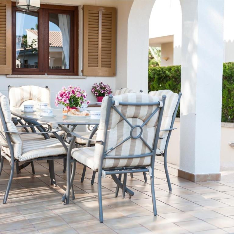 Can Barret - Three-Bedroom House - 7