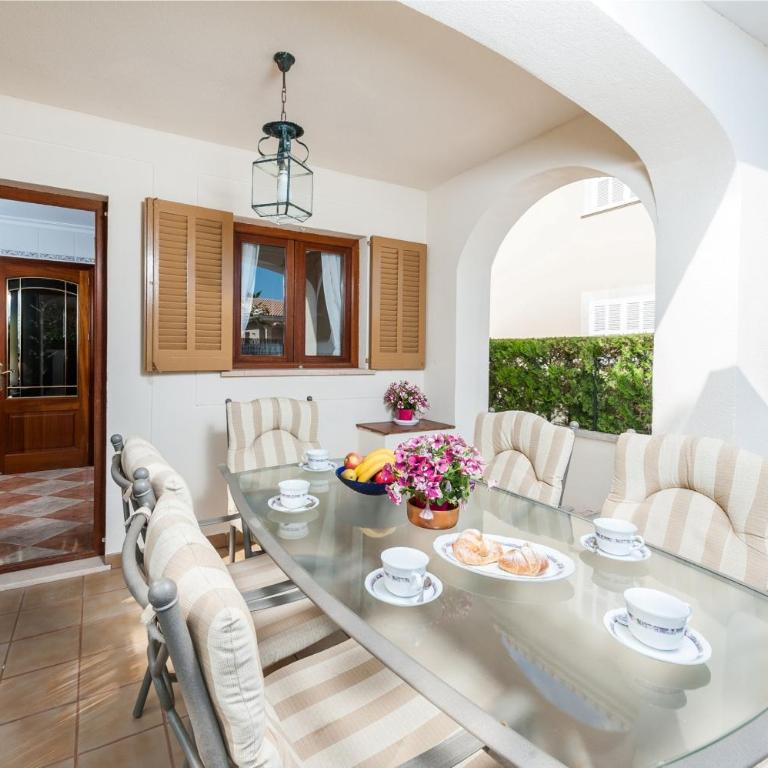 Can Barret - Three-Bedroom House - 4