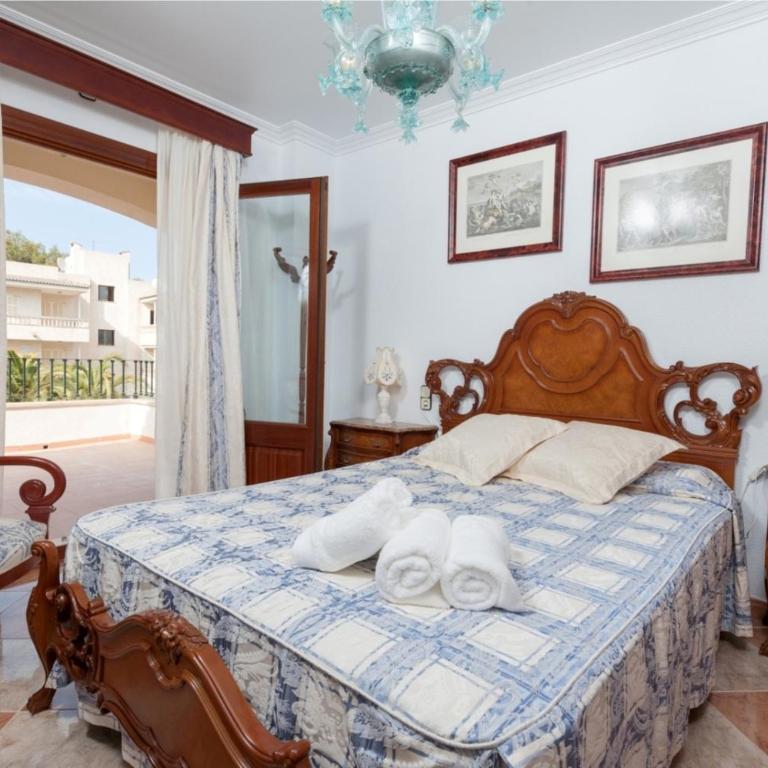 Can Barret - Three-Bedroom House - 3