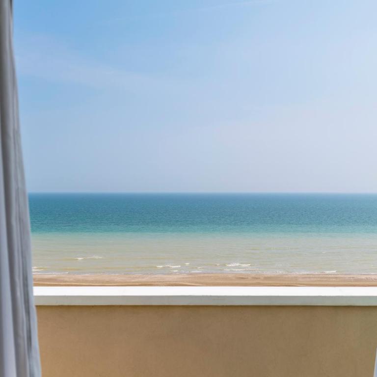 Hotel Adlon - FRONTE MARE - Suite con Balcone - 13