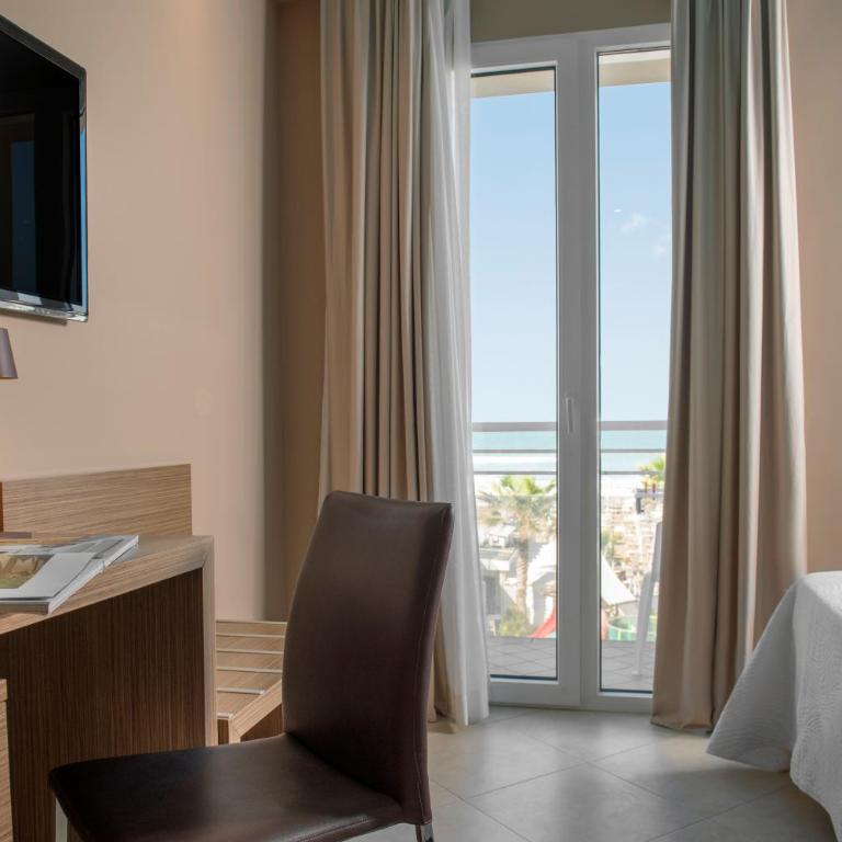Hotel Adlon - FRONTE MARE - Suite con Balcone - 15