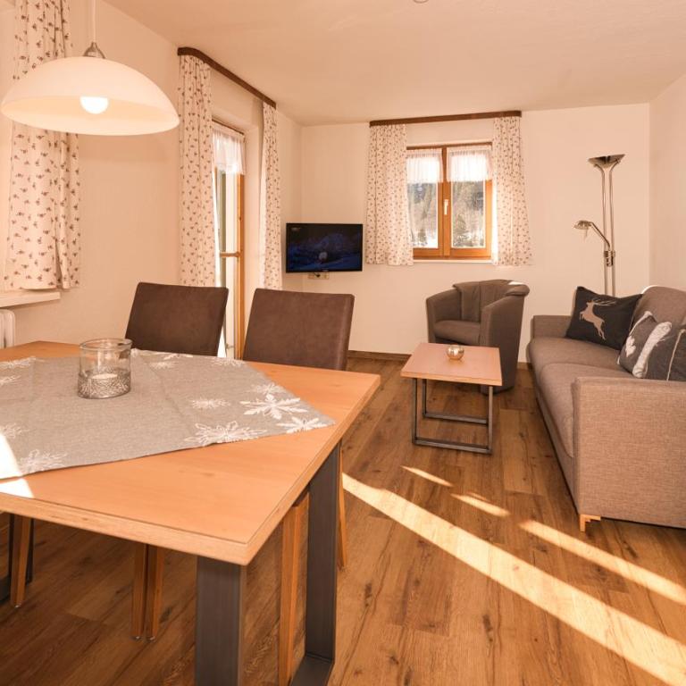 Gschwenderhaus Ferienwohnungen - Apartment mit 2 Schlafzimmern und Balkon - 6