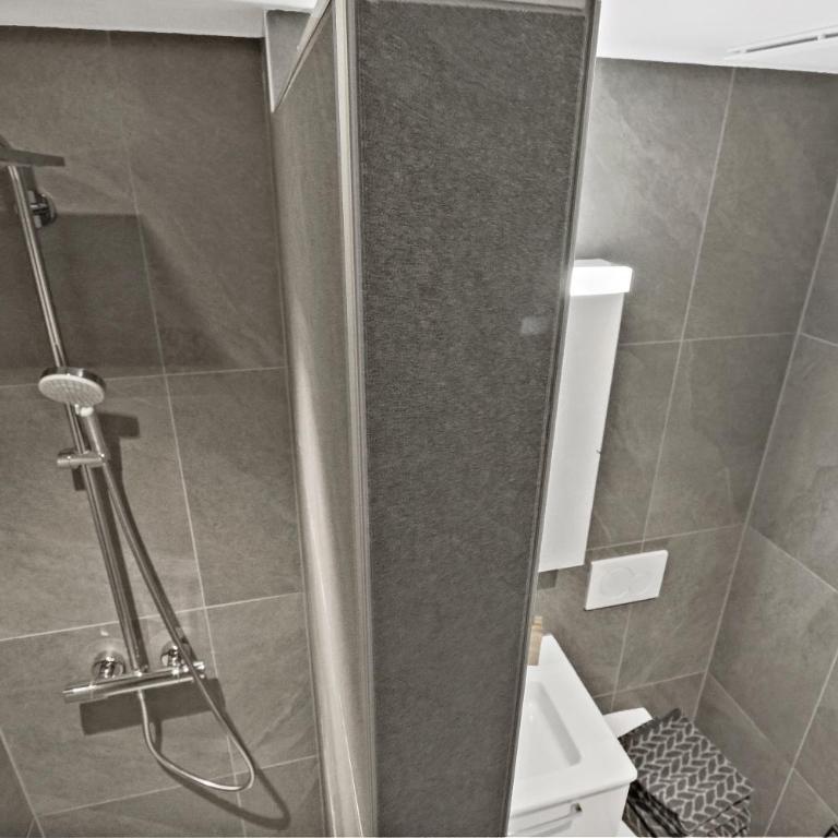 Studio rénové et chaleureux en plein centre - Appartement 1 Chambre - 9
