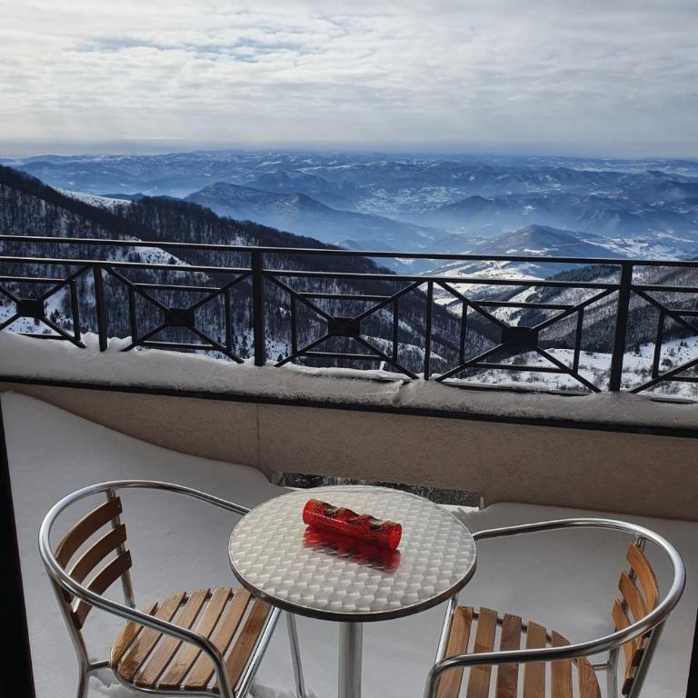 MILMARI CENTRAL Private apartments - Family Room with Mountain View - 6