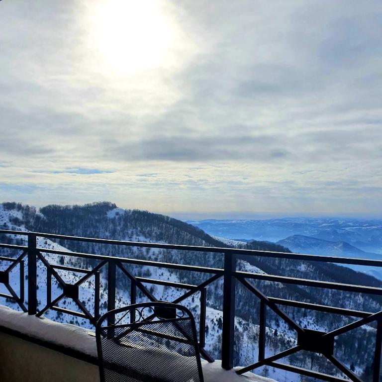 MILMARI CENTRAL Private apartments - Family Room with Mountain View - 5