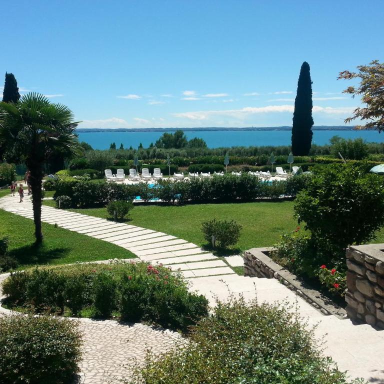 Residence Corte Ferrari -Ciao Vacanze- - Basic Two-Bedroom Apartment with Lake View - 1