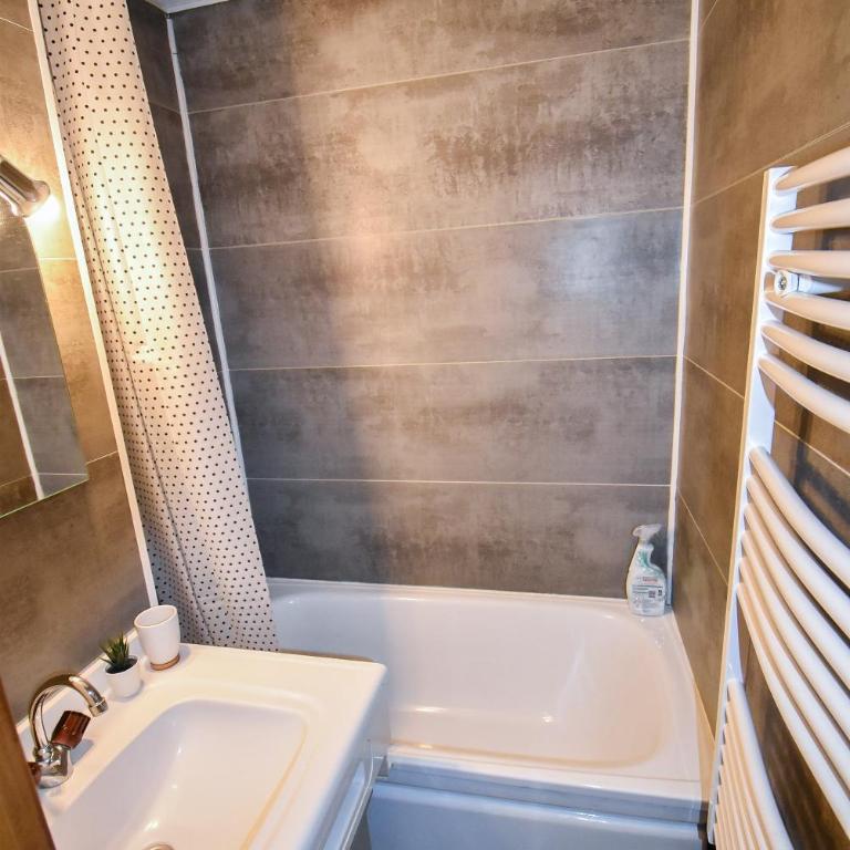 Au Pied des Pistes B48, Chaleureux studio 4 pers, balcon plein SUD, DRAPS NON COMPRIS - Appartement 1 Chambre - 8