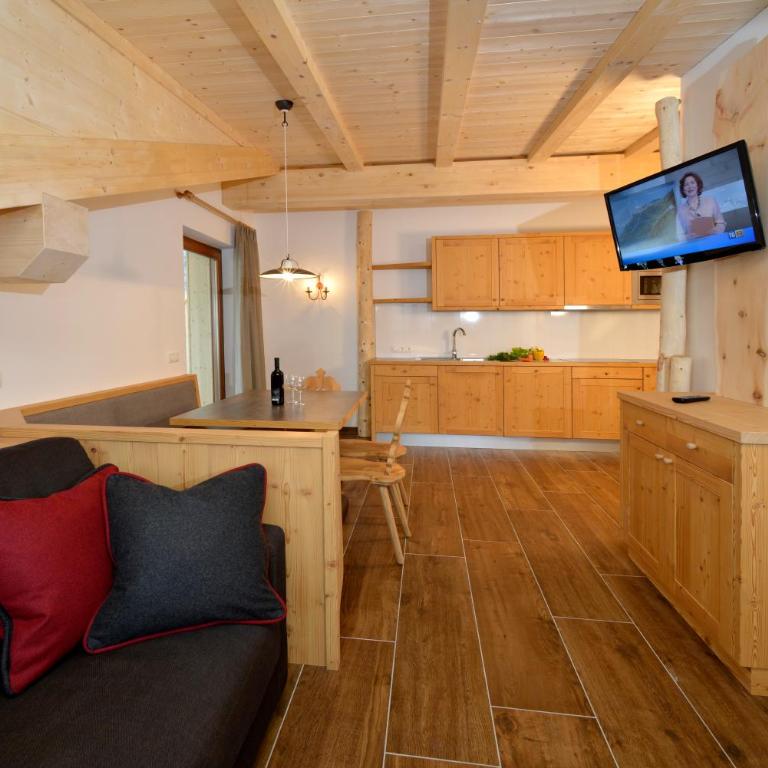 Residence Magdalena - Appartamento con 2 Camere da Letto, Balcone e Vista Montagna - 1