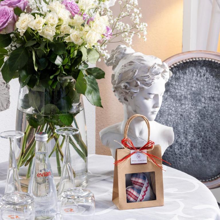 Hotel Restaurant Le Maréchal - Teritoria - Chambre de Luxe avec Lit à Baldaquin (2 Adultes) - 9