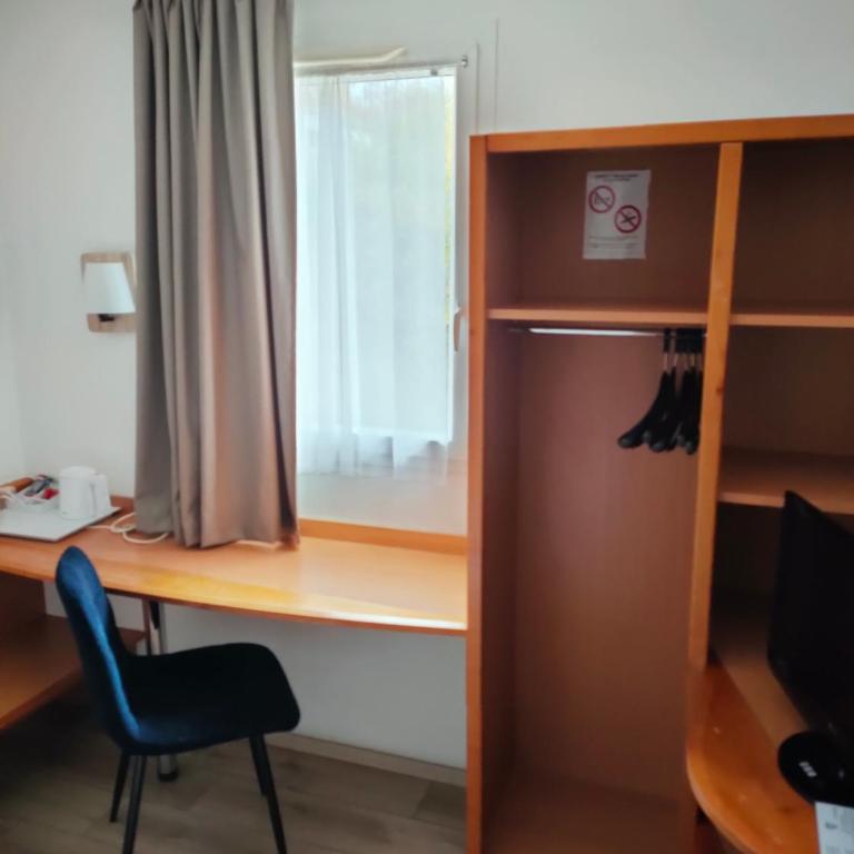 BRIT HOTEL Essentiel CAHORS Nord - Chambre Triple Économique - 1