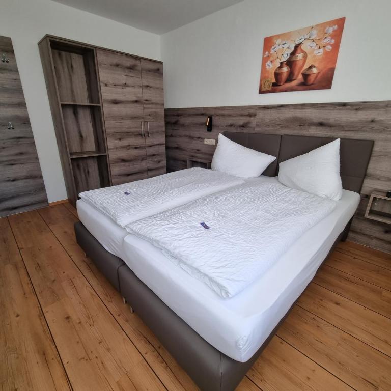 Ferienwohnungen am Buchbrunnen - Apartment 2 - 12