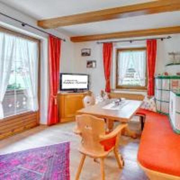 Appartement Frühstückspension Landhaus Karwendel - Apartment - auf 2 Etagen - 1
